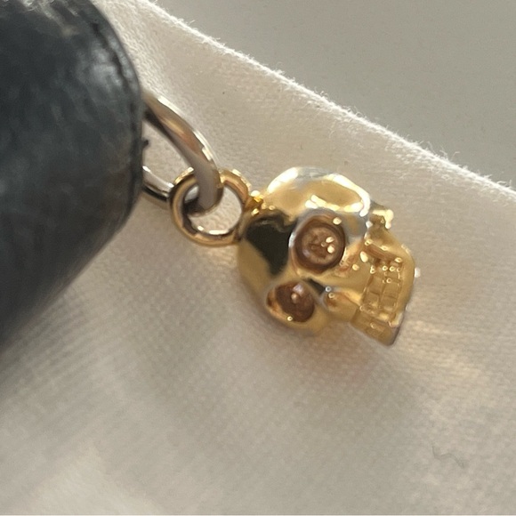 Alexander McQueen - Black Pebble
Leather Skull Zip-Around Oversized Wallet EUC - Picture 5 of 15